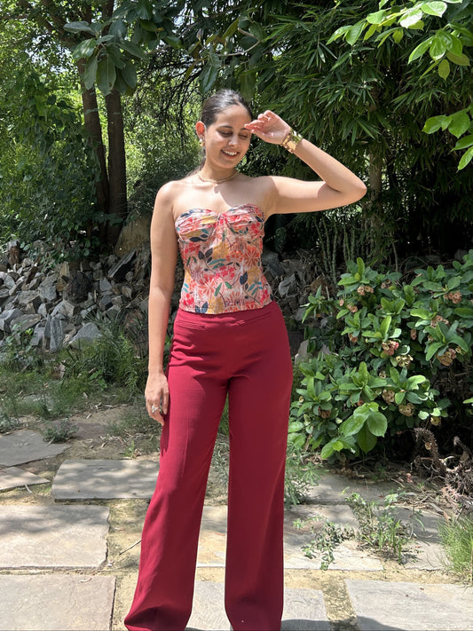 Stylish padded corset top in organza with wiring details.